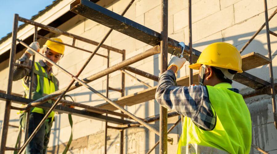 Expert Emergency Roof Repairs services in Center Point, IA